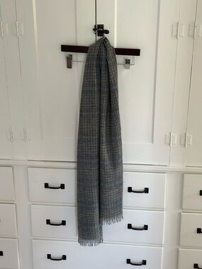 Hickey Freeman Grey Plaid merino Scarf